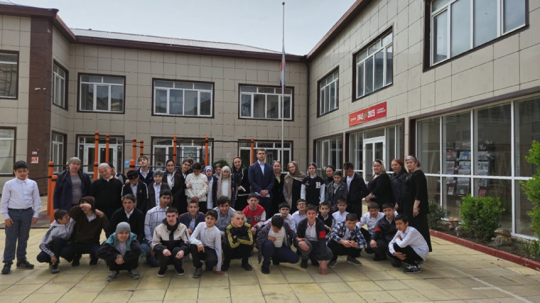 09.04.2025г работниками прокуратуры Аджиевой З. и Умаровым М.М. была проведена лекция на тему: "Основные сражения в годы Великой Отечественной войны"..
